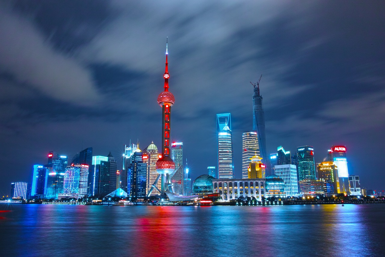 上海，放松外环外购房限制的政策影响与未来展望